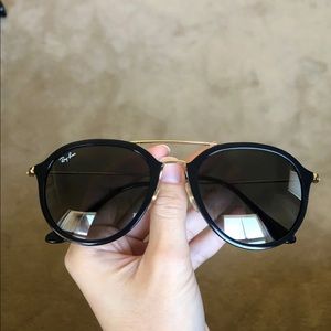 Authentic Ray-Ban 4253 Sunglasses black w/ gold